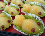 金魚の形をした夏の人気お菓子「金魚ゼリー」130円※7～8月