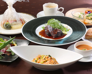 美食と健康を融合したフラッグシップ料理「駿河湾レシピコース」3000円