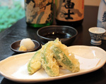 「アボカドの天ぷら」、お酒は地酒の「臥龍梅」「誉富士」