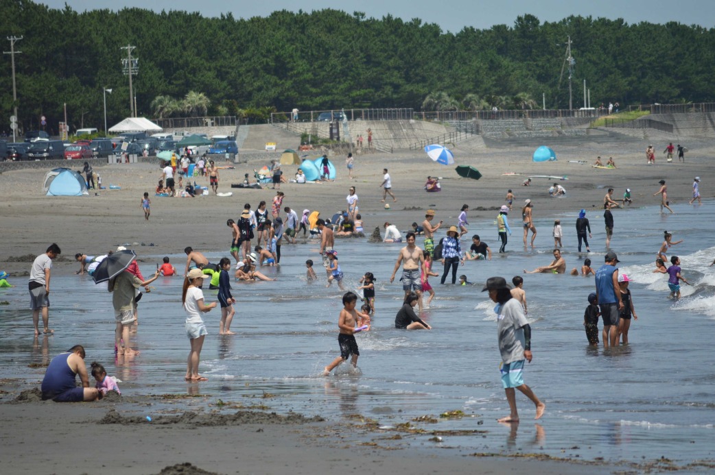 海水浴場を開設しなかった昨夏の静波海岸。利用者は大幅に落ち込んだ＝２０２０年８月、牧之原市 