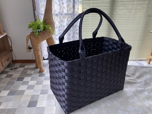 サイズは W33×18×H23㎝　色は4色の中から。