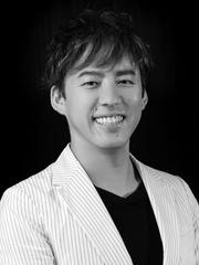 塩谷 哲（ピアノ・音楽監督）