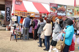 お店に並ぶお客様