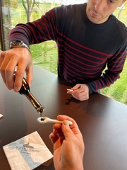 テイスティングには金属のスプーンは適しません