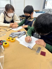ワークショップ　オリジナルしおりやバングルを製作