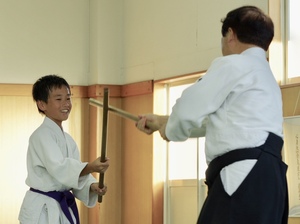 杖、剣など武器の稽古も