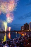 【約1万2000発（2日間合計）】沼津の夏の風物詩。昼は神輿や郷土芸能、夜は市街地で楽しめる花火