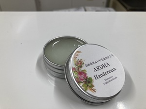 お子様アロマハンドクリーム作り