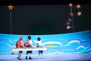夏休み、ハチベエ、ハカセ、モーちゃんの3人はキャンプへ出発。めざすはかぶと島！