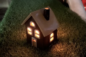 陶器のキャンドルハウス。※画像はイメージです
