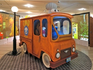 クッキーモンスターのキッチンカーを展示