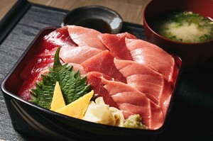 1周年記念メニュー　天然まぐろ食べ比べ重販売