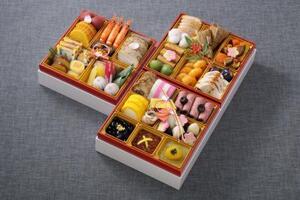 おせち【華】三段重《中華》21，600円(税込)