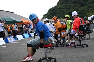 職場の仲間、クラブやサークルの仲間、お近所グループ、家族などなど