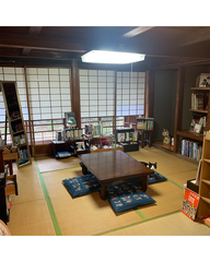 会場　書肆猫に縁側店内