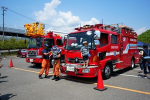消防車乗車体験の様子です（協力：静岡市港北消防署）。