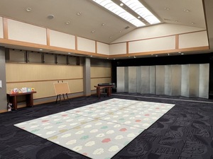 会場