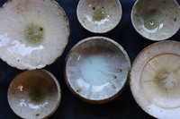 独自の釉薬を施した美しい粉引きの器
