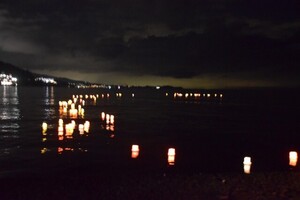 池田港からの灯篭流し