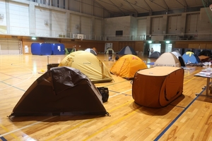 夜の宿泊の様子