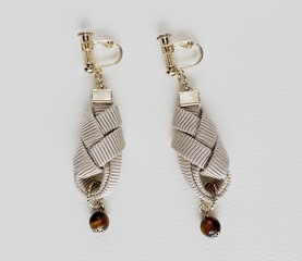 真田紐のピアス（内山あき江）