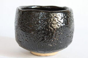 加藤孝造「瀬戸黒茶盌 磨墨」