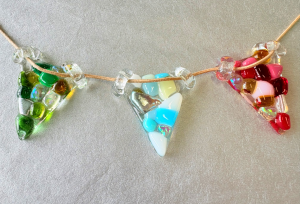 ガラスで作るクリスマスガーランド