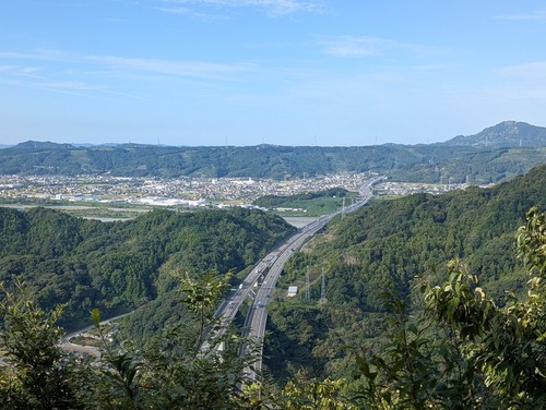 トレッキングセミナー矢倉山・智満寺（石仏巡りとドウダンツツジ晩秋の紅葉）
