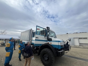警察の高性能救助車に乗れちゃう