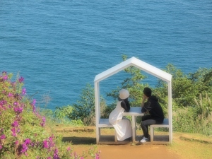 ふたりで望む海の先は…