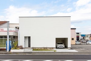 道路に面したこの建物が会場となります　中は入ってのおたのしみ･･･