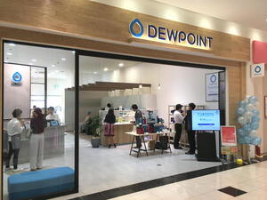 ヘアサロンDEWPOINT浜北店の店内で行います。