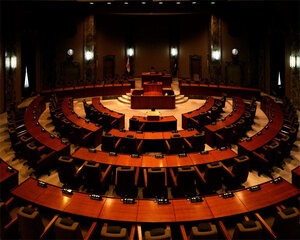 県議会本会議場