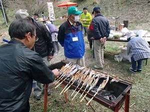 アマゴを焼いているところ☆