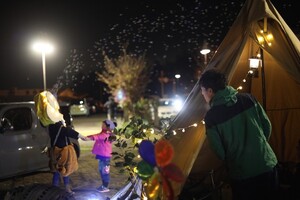 夜市本部はテントです。何かあればテントに来てください。