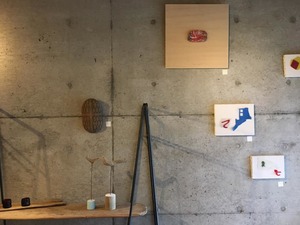 作品と店内の様子です