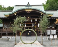 「山王さん」で茅の輪をくぐり無病息災を祈願