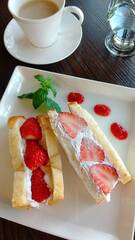 吉田町のカフェのいちごづくしsweets