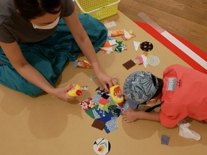 「アート⇔他者を思いやる力:親子で貼り絵を楽しもう！」（前回の様子）
