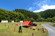 びく石山 静かな夜のキャンプ場