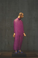 ＜紫の服の男＞1989年　木彫、ポリクローム