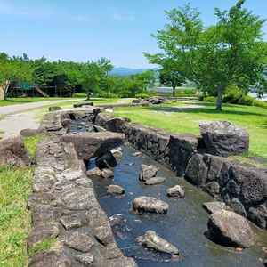 袋井市愛野公園で「水遊び」が楽しめる！？浅いので小さい子でも遊べます♪