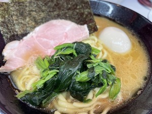 【開店】ぐるめ街道にできた本物の家系。「ラーメン塚田家」でラーメン味玉トッピング食べてきた。ライス無料もうれしすぎ。(沼津市岡一色)