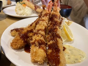 【ぬまつーグルメ】めっちゃサクサク！とんかつ一筋六十年のこがねで味三昧定食を食べてきた。ゴマをスリスリ。(沼津市大手町)