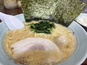 【ぬまつーグルメ】横浜家系ラーメン沼津魂心家はライスとか麺大盛りとかが無料の時間帯があってうれしい。