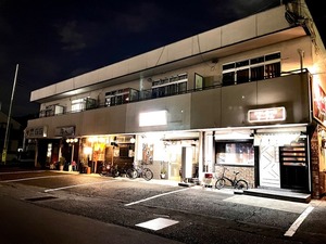 香貫銀座って名前があったらしい。おませ・汁なし坦々麺ラーテル・GIGI・海人がある並び。(沼津市下香貫)