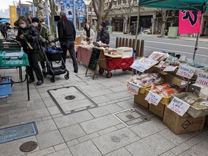 今日（2023年2月15日）あげつち稲荷市に行ってきた。朝から賑わってていい感じ。(沼津市上土町)