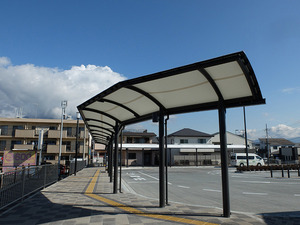 おめでとう原駅！ありがとう原駅！原駅前広場が完成キターーー！憩いの場っぽくなって、３月21日には記念式典が行われるみたい。