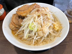 麺や厨〜豚骨ノ章〜｜博多ラーメンや二郎系も！豚にこだわるラーメン店（静岡市駿河区中村町）