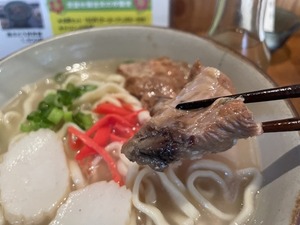 【ぬまつーグルメ】ソーキがトロトロホロホロ。沼津駅北口にある沖縄茶屋なんくるでソーキそば定食食べてきた。(沼津市新宿町)